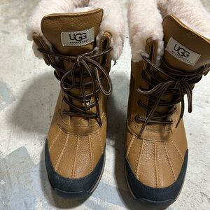 COPY - UGG snow boots. Size 8 women’s. GUC only worn a few times
